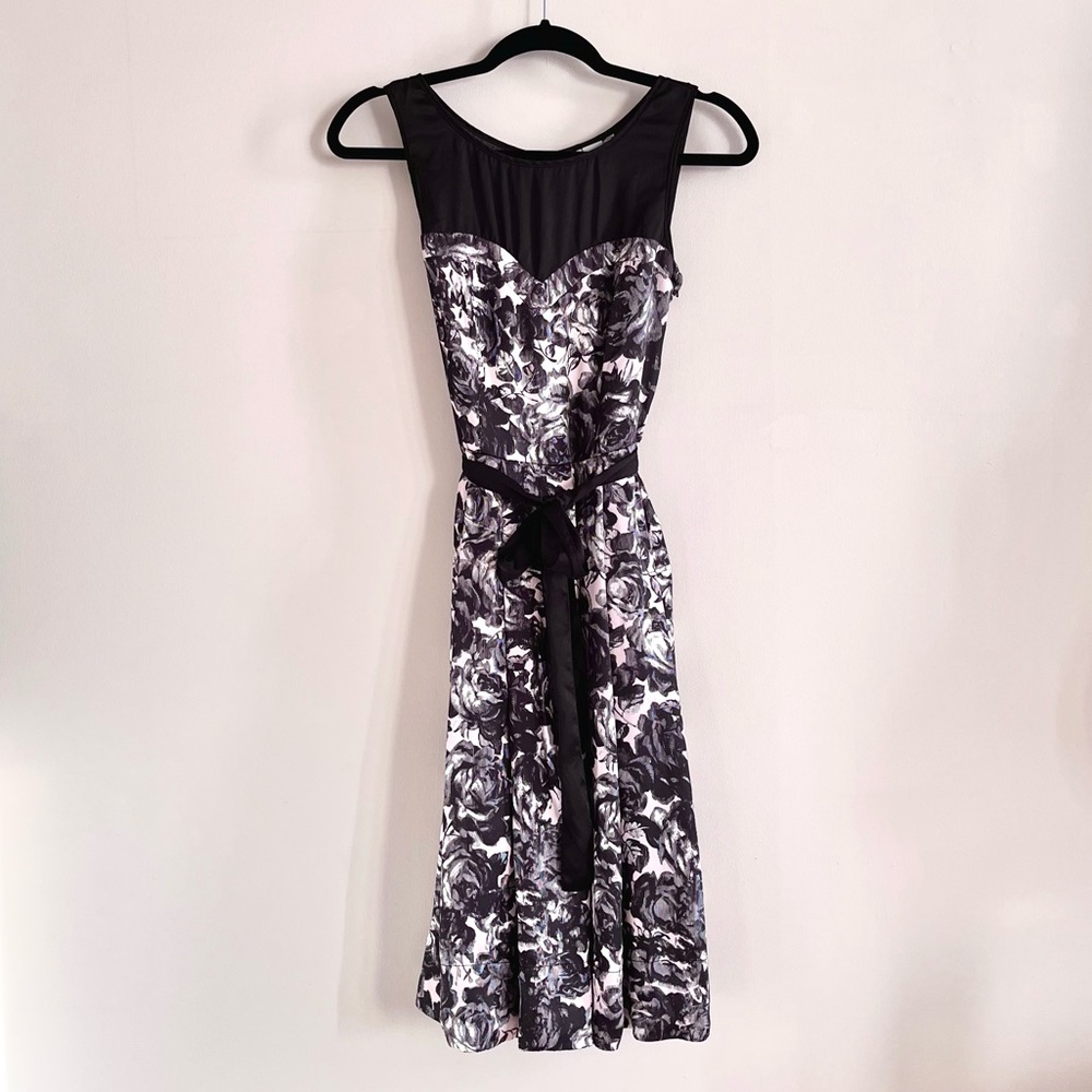 🌹 H&M Floral Sweetheart Neckline Dress 🌹